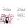 https://villapeques.es/ Mitad hada, mitad vampiro ¡y totalmente única! ¡Llega una nueva aventura de esta encantadora serie!